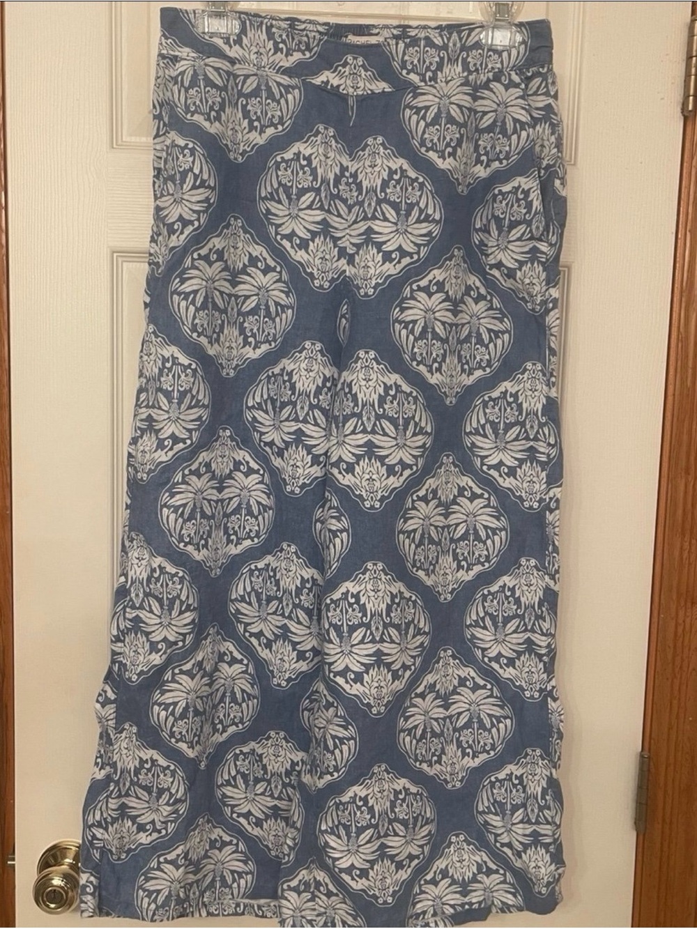 Rachel Zoe Blue and White Printed Linen pants Medium Linen pants. Wide leg